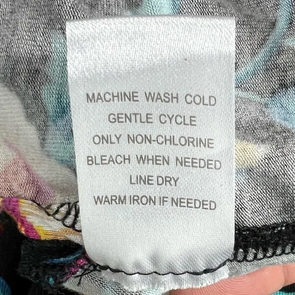 Daniel Rainn Floral Top - Picture 4 of 5